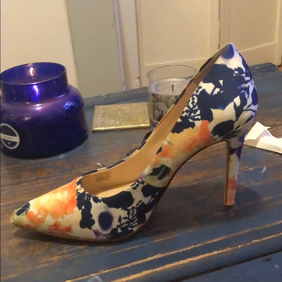 Vince Camuto Shoes - OFFERS ACCEPTED - Vince Camuto Floral pump